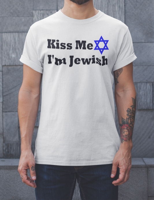 Kiss Me I'm Jewish | T-Shirt OniTakai