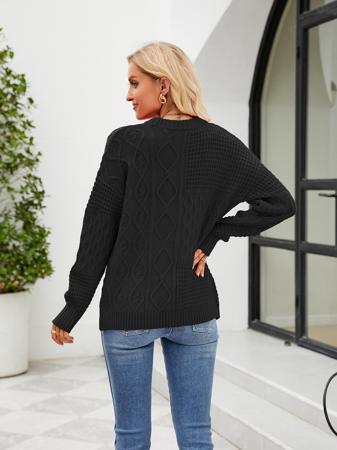 Women's Classic Round Neck Ribbed Sweater OniTakai