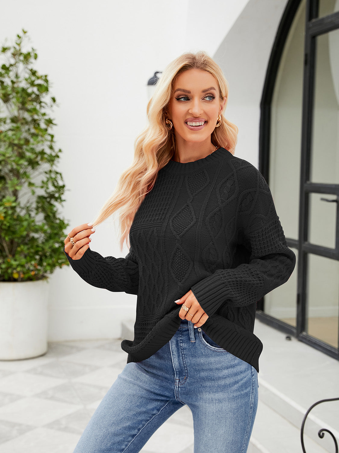 Women's Classic Round Neck Ribbed Sweater OniTakai