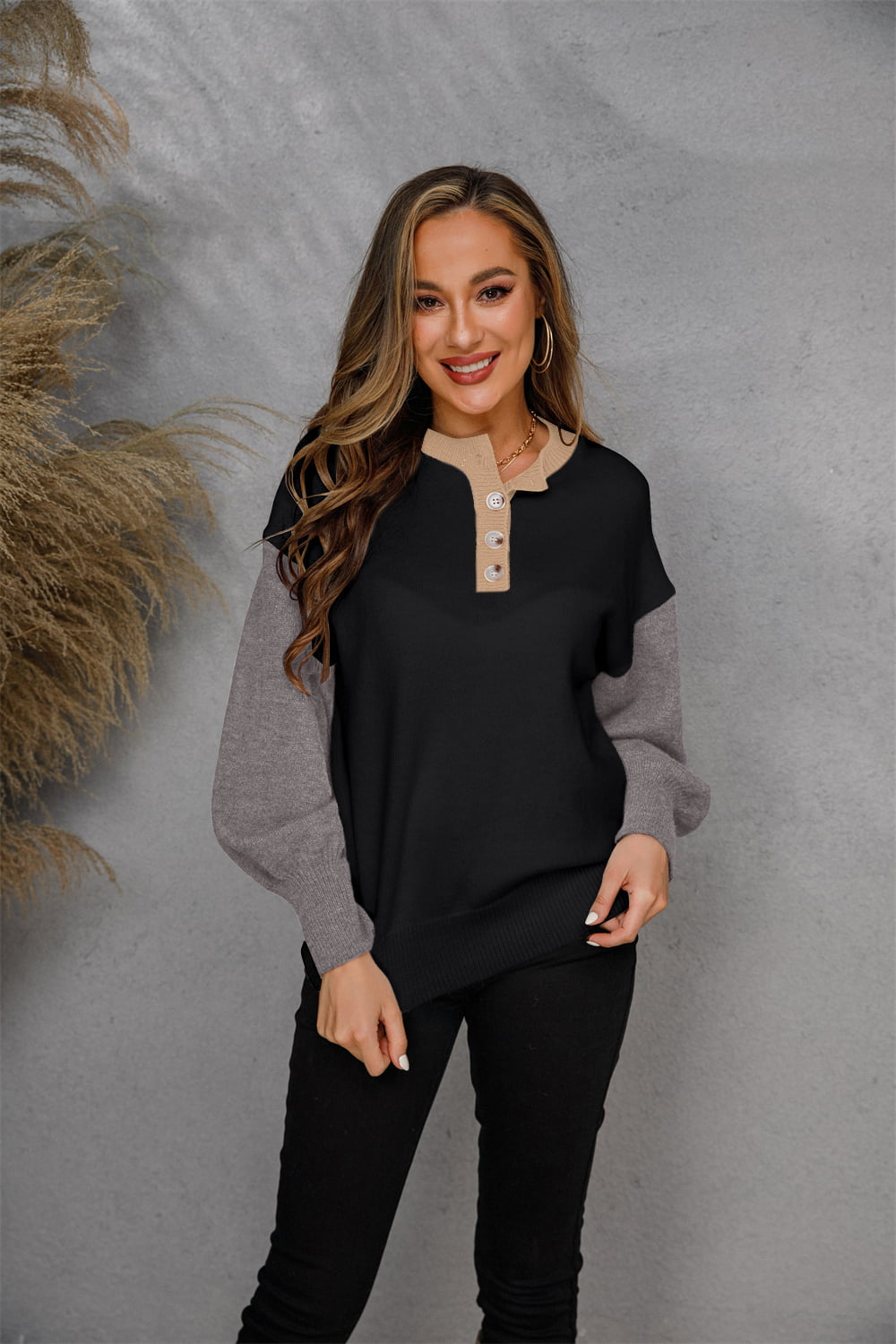 Women's Two-Tone Sleeve Buttoned Crewneck Knitted Sweater OniTakai